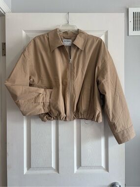 NWT Khaki cropped zip front jacket